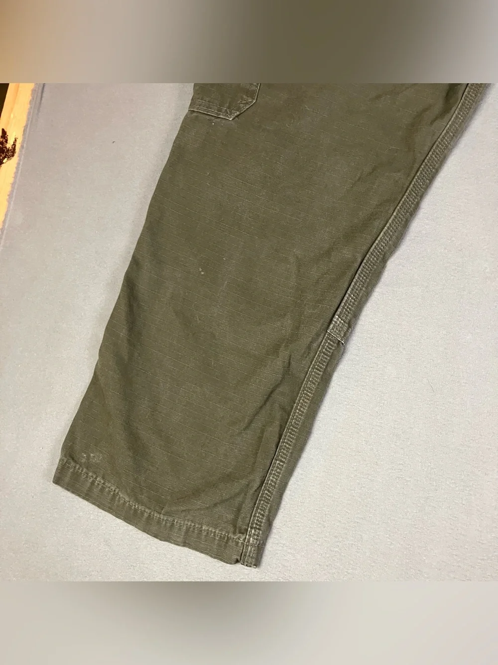 Carhartt Men’s Size 42x30 B342-DFE Double Knee Ripstop Cargo Work Pants. In good